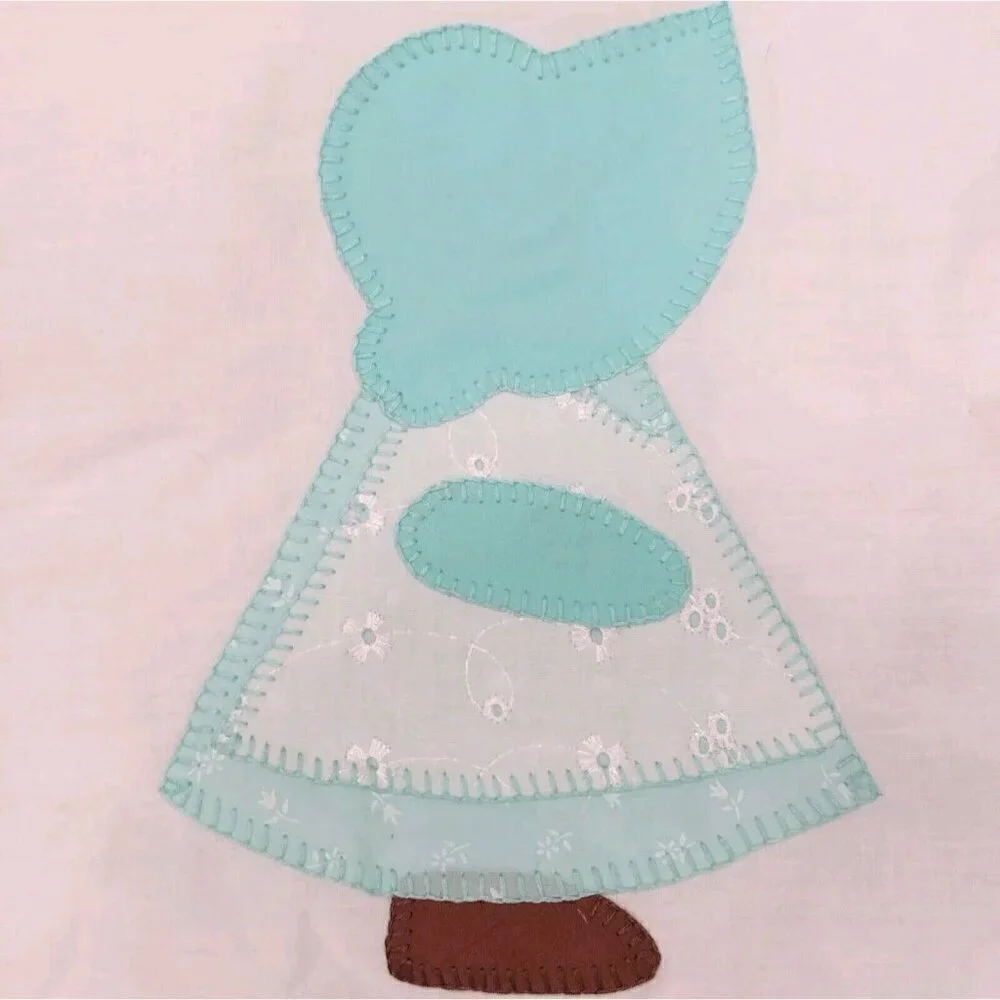 Handmade Sunbonnet Sue Dutch Girl Patchwork Baby Quilt Turquoise White 40 X 49
